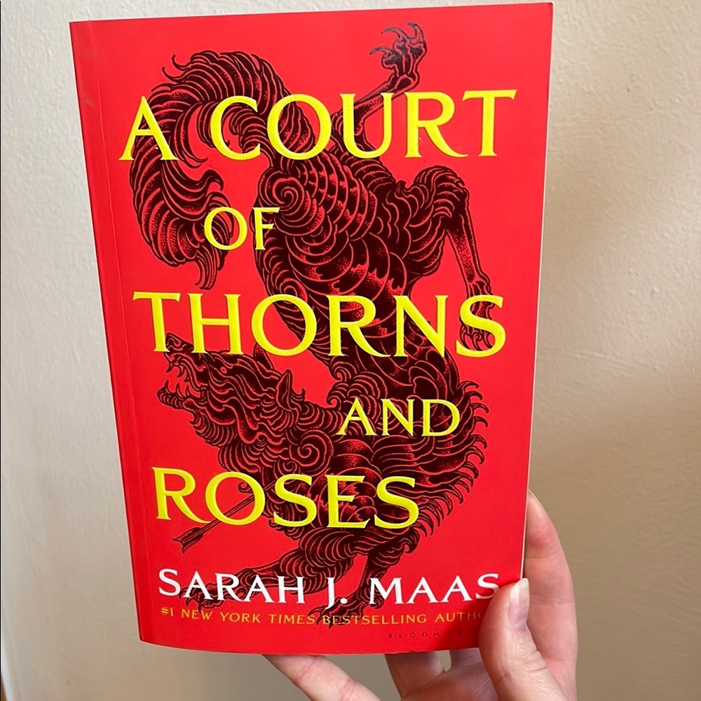 A Court of Thorns and Roses by Sarah J Maas